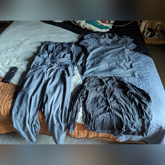 A lot of Figs scrubs - Picture 7 of 7